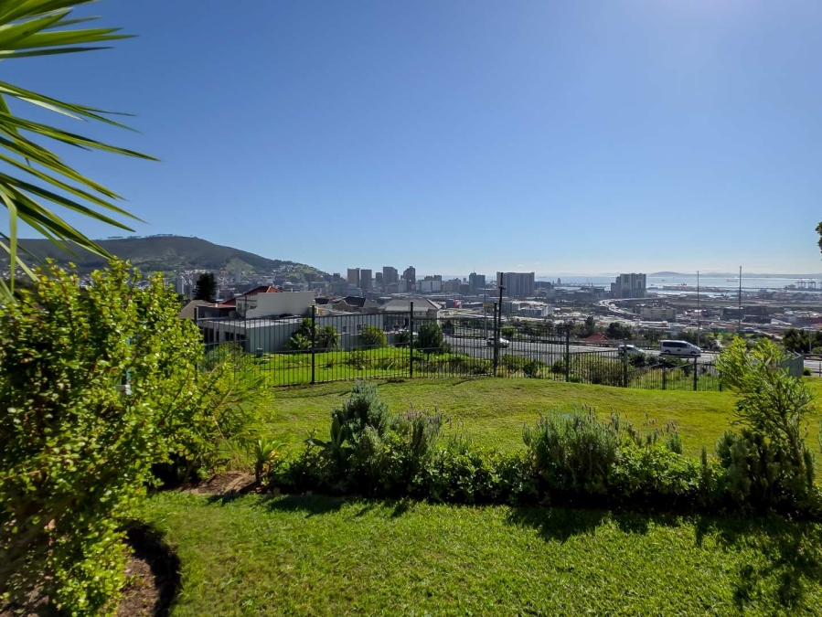 2 Bedroom Property for Sale in Vredehoek Western Cape